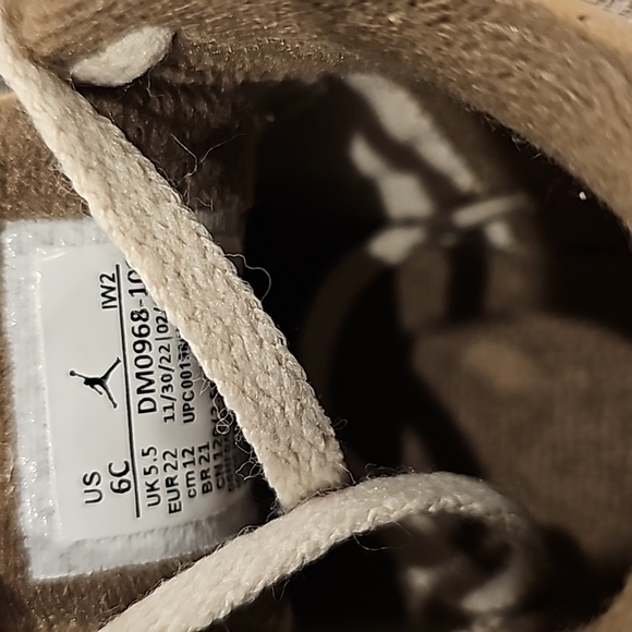 Jordan 3 Retro - Picture 9 of 10